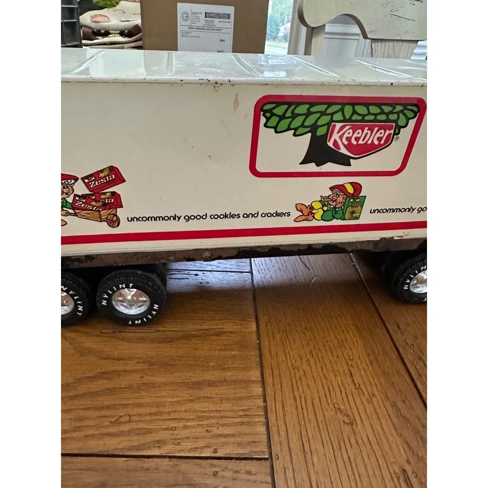 vtg keebler metal 18 wheeler‎ toy
